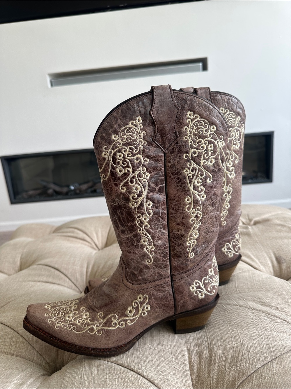 Corral Brown Western Embroidered Heeled Boots - Picture 5 of 10